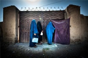 Female polio front-line workers hold the key to eradicating polio from Afghanistan. Able to speak woman to woman, they convince mothers to vaccinate their children. UNICEF/Afghanistan/2013/Agron Dragaj