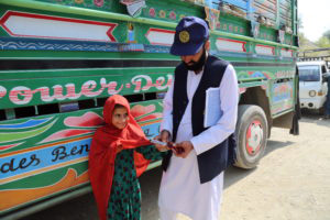 The drive to vaccinate every last child continued at the Afghanistan-Pakistan border. ©WHO / S.Ramo