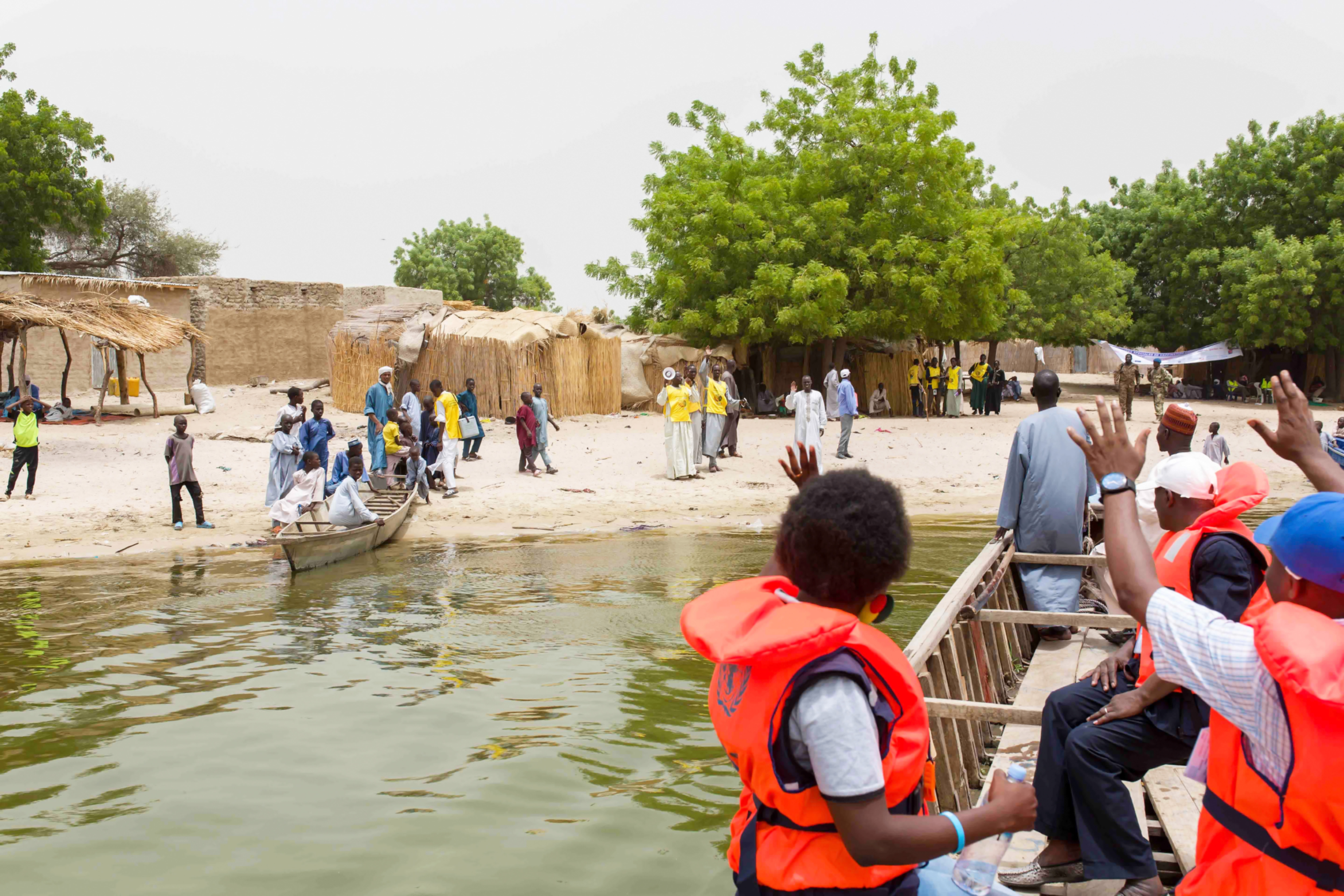 Lake Chad Polio Task Team wave to polio vaccinators and community members on Ngorerom island, Lake Chad. © Christine McNab/UN Foundation