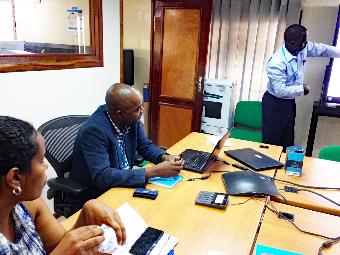 The WHO AFRO Polio Team giving first-hand demonstration of ‘real-time’ surveillance system to delegates from KOICA. © WHO