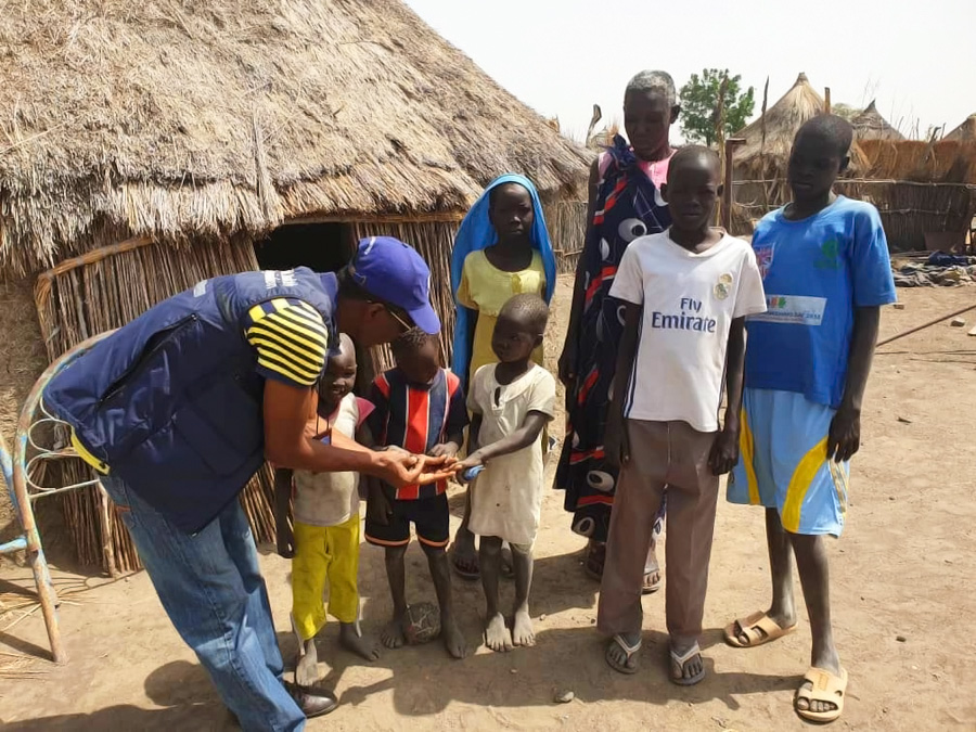 Monitoring of the Immunization campaign in South Sudan using mobile phones for real-time data collection. ©WHO/Sudan 