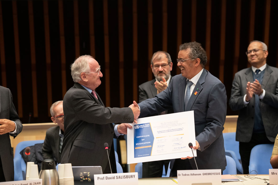 Professor David Salisbury, chair of the independent Global Commission for the Certification of Poliomyelitis Eradication, presenting the official certificate of WPV3 eradication to Dr Adhanom Ghebreyesus. ©WHO