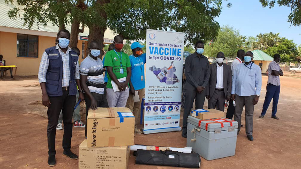 State Polio Officer Dr Jiel Jiel (far left) with colleagues at a COVID-19 vaccination site in South Sudan, July 2021. © WHO South Sudan